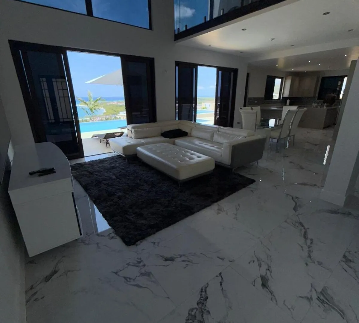 White Sky Beach Villas Whitehouse